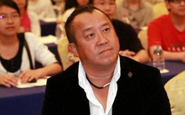 嚼口香糖与金沙总裁骑旋转木马挺幼稚凯发平台曾志伟澳门参加电影节台上(图5)