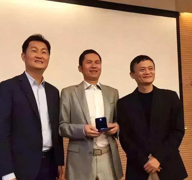 亚鹏手里买画12年后却让网红一剪为二带走凯发K8国际版浙江富豪花3000万从李(图2)