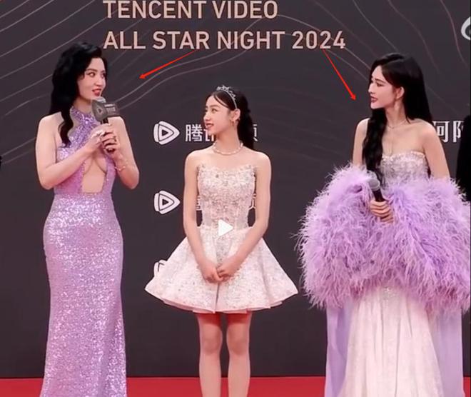 胸礼服唐嫣高定黑裙却被压轴的赵丽颖抢镜凯发K8旗舰厅AG客服澳门这天：张萌开(图12)