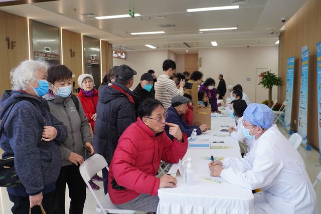 进行动启动口腔健康核心知识点要记牢凯发·k8国际上海老年口腔健康促(图2)
